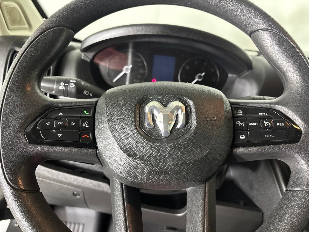 Used 2025 RAM ProMaster 2500 w/ Convenience Group FWD image 14