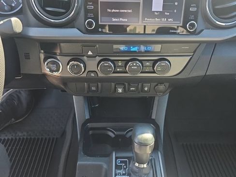 Used 2022 Toyota Tacoma TRD Sport AWD/4WD image 14