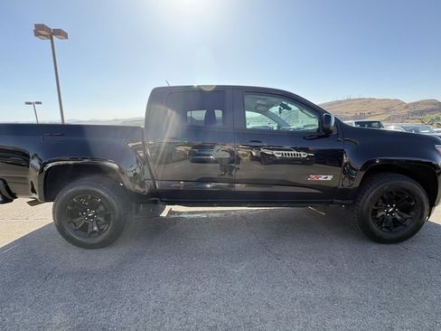 Used 2022 Chevrolet Colorado Z71 w/ Z71 Midnight Edition AWD/4WD image 6
