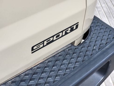 Used 2020 Jeep Gladiator Sport w/ Trailer Tow Package AWD/4WD image 12