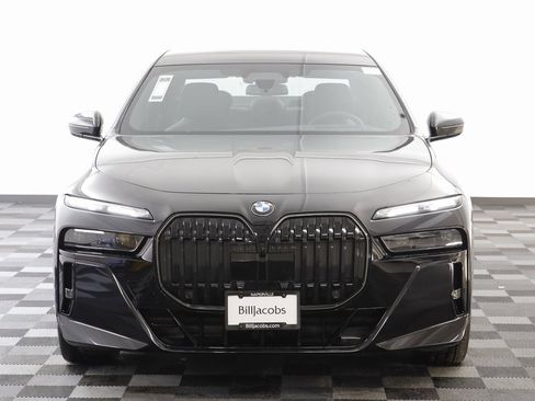 Certified 2025 BMW 760i xDrive w/ Executive Package image 25