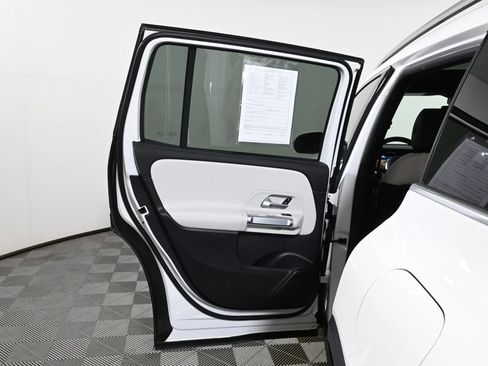 Certified 2022 Mercedes-Benz GLB 250 4MATIC image 32