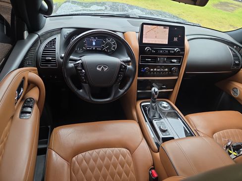 Used 2023 INFINITI QX80 Sensory w/ All-Season Package AWD/4WD image 8