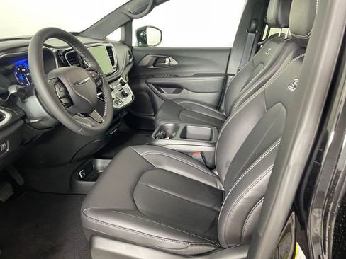 New 2026 Chrysler Pacifica Select w/ S Appearance Package FWD image 2