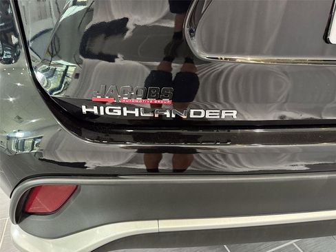 Used 2024 Toyota Highlander XSE FWD image 37