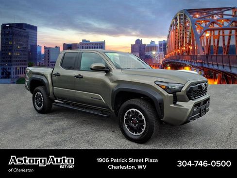 Used 2025 Toyota Tacoma SR5 image 1