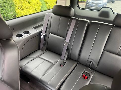 Used 2011 Chevrolet Suburban LT AWD/4WD image 31