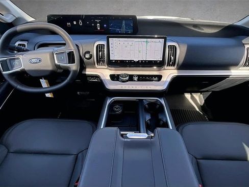 New 2026 Ford Expedition Active image 5