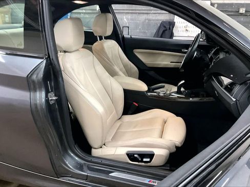 Used 2016 BMW M235i Coupe image 10