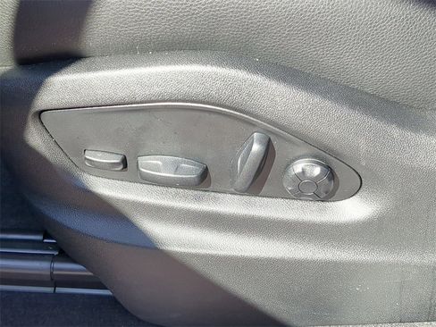 Used 2025 Porsche Cayenne image 28