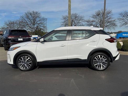 Used 2024 Nissan Kicks SV image 6