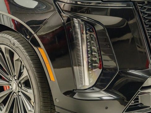 Used 2025 Cadillac Escalade V AWD/4WD image 39