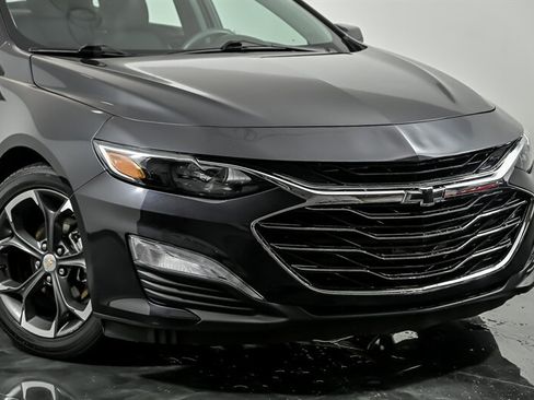 Used 2022 Chevrolet Malibu LT FWD image 2