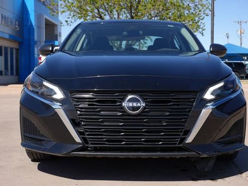 Used 2025 Nissan Altima 2.5 SV image 8