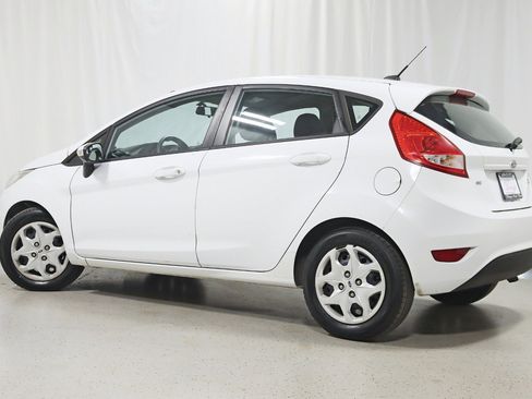 Used 2013 Ford Fiesta SE image 9