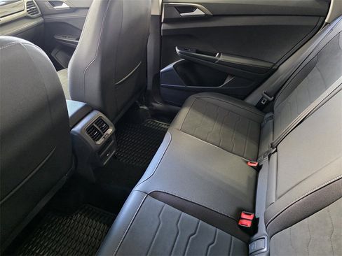 New 2025 Volkswagen Taos SE image 20