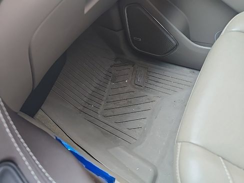 Used 2018 Chevrolet Suburban LT w/ LT Signature Package image 7