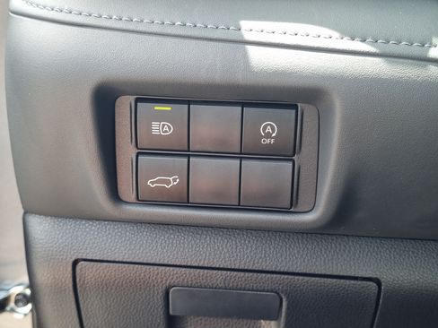 Used 2023 Toyota Highlander XLE FWD image 28