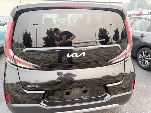 Used 2023 Kia Soul LX w/ LX Technology Package FWD image 5