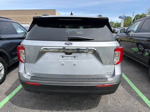 Used 2023 Ford Explorer XLT AWD/4WD image 6