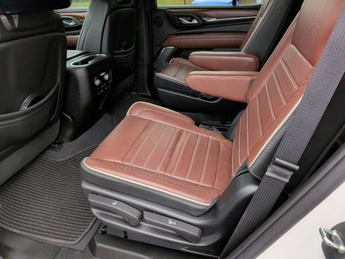 Used 2023 GMC Yukon Denali Ultimate AWD/4WD image 39