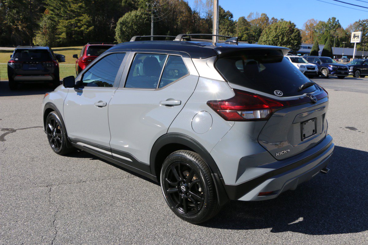 Used 2022 Nissan Kicks SR w/ Interior Electronics Package FWD image 3