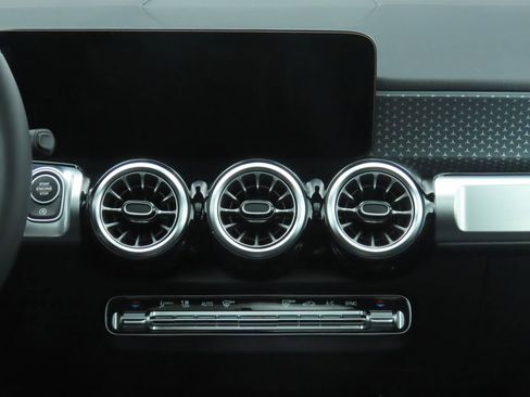 Certified 2025 Mercedes-Benz GLB 250 4MATIC image 14