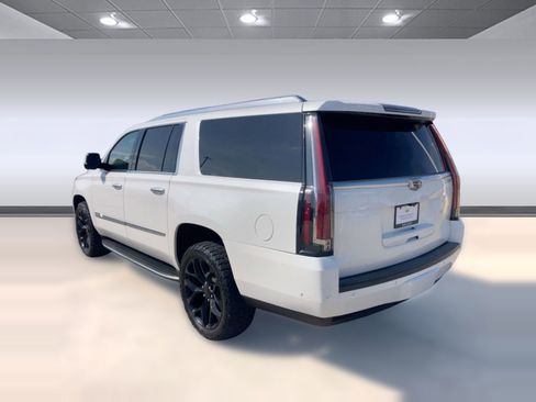 Used 2018 Cadillac Escalade ESV Luxury image 3
