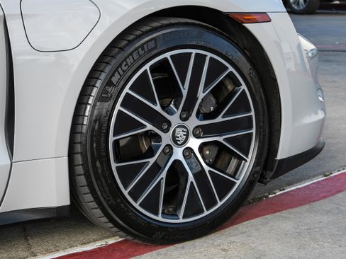 Used 2022 Porsche Taycan image 59