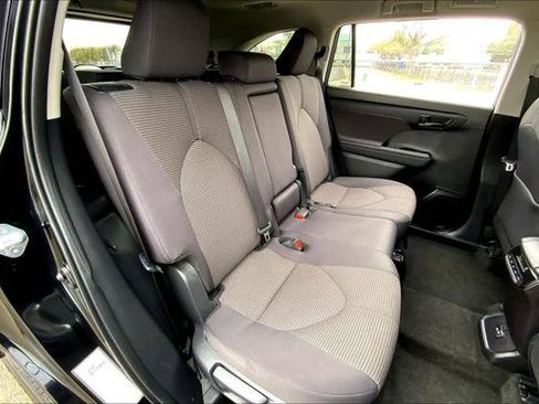 Certified 2024 Toyota Highlander LE image 19