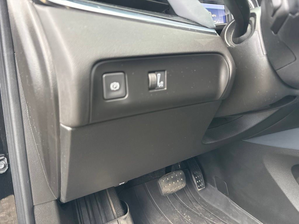 Used 2024 Buick Enclave Essence w/ Sound and Sites Package AWD/4WD image 18