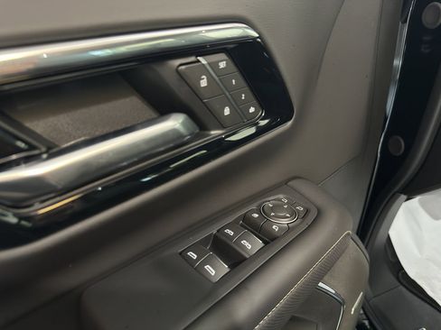 New 2025 Chevrolet Suburban Premier image 29