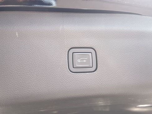Used 2024 Buick Enclave Essence w/ Technology Package FWD image 15