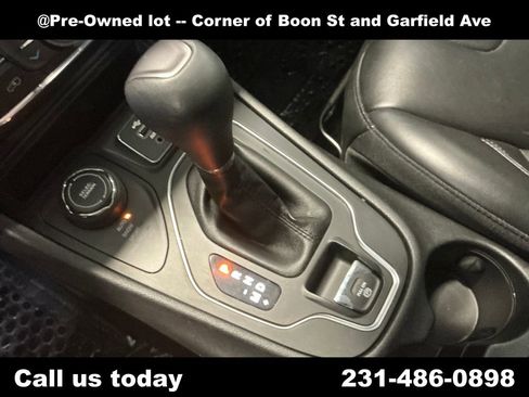Used 2020 Jeep Cherokee Latitude Plus w/ Comfort/Convenience Group AWD/4WD image 24