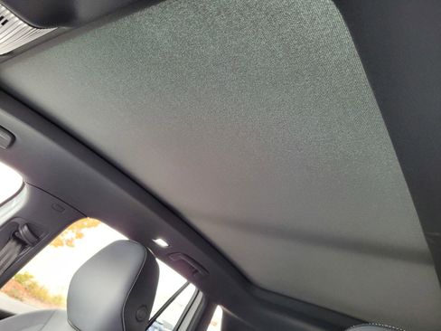 New 2026 Volkswagen Tiguan SE R-Line FWD image 9