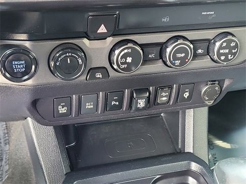 Used 2019 Toyota Tacoma 4x4 Double Cab image 15