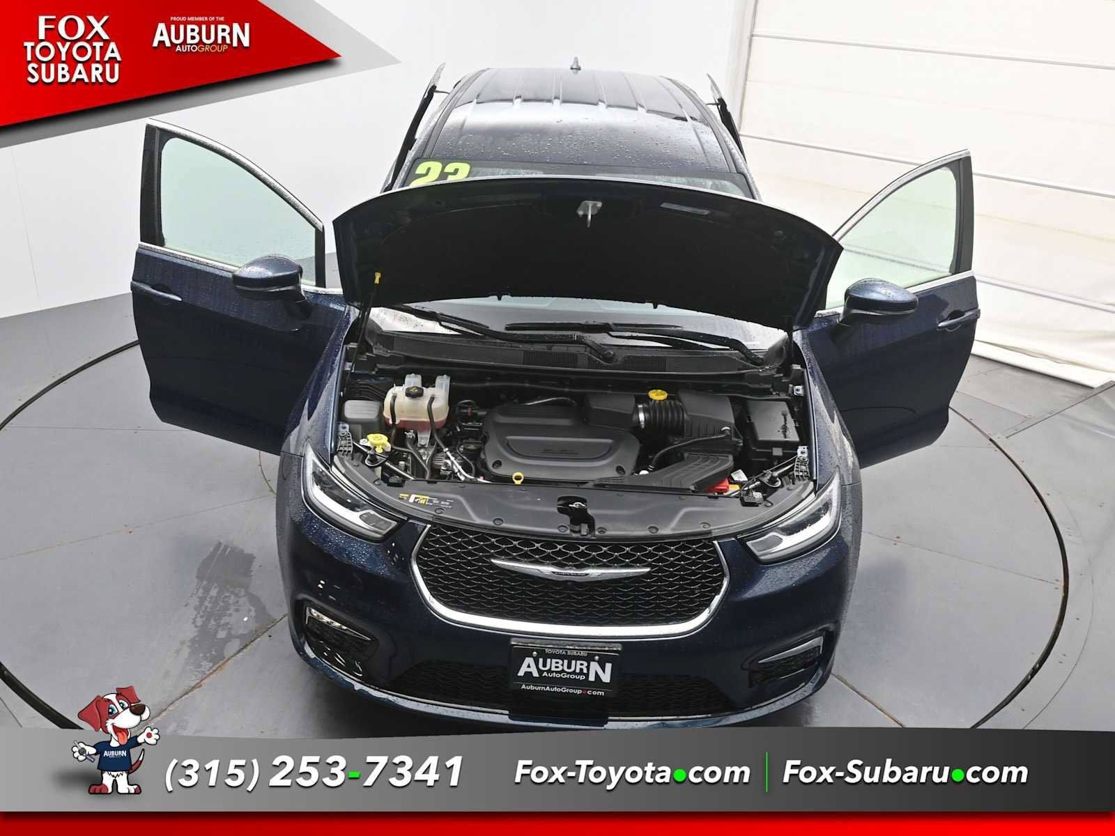 Used 2023 Chrysler Pacifica Touring-L AWD/4WD image 39