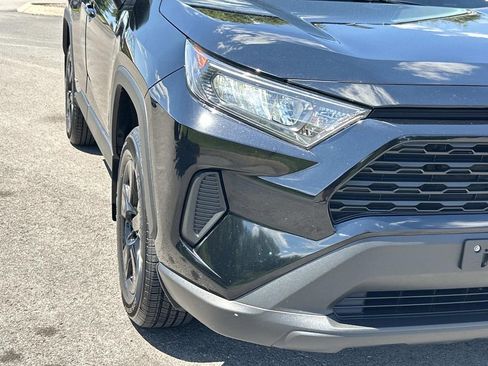 Used 2022 Toyota RAV4 LE AWD/4WD image 11