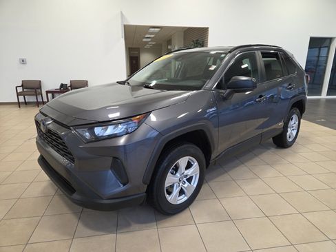 Used 2020 Toyota RAV4 LE image 3