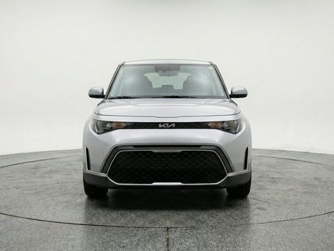 Used 2025 Kia Soul LX w/ LX Technology Package FWD image 2