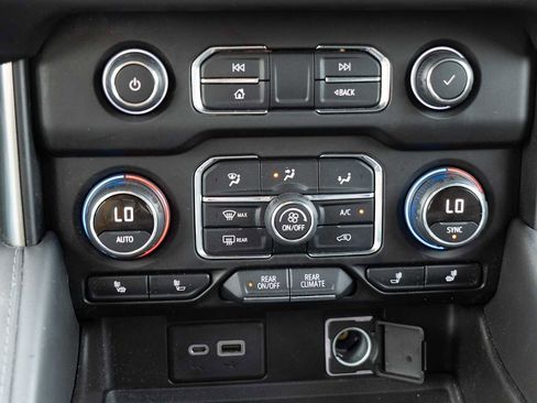 Used 2021 Chevrolet Tahoe LT w/ LT Signature Package image 17