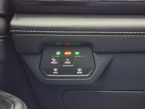 Used 2025 Volkswagen Atlas Cross Sport SE image 12