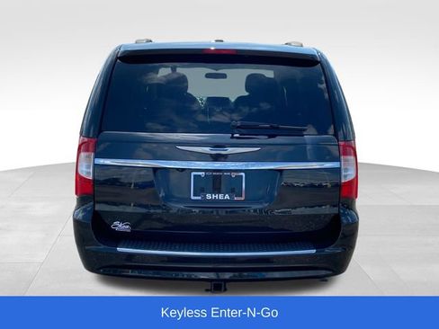 Used 2015 Chrysler Town & Country Touring w/ Driver Convenience Group FWD image 4