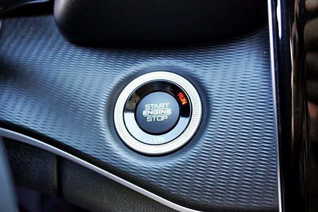 Used 2023 Jeep Grand Cherokee Laredo RWD image 30