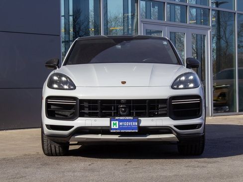 Used 2022 Porsche Cayenne Turbo GT image 2