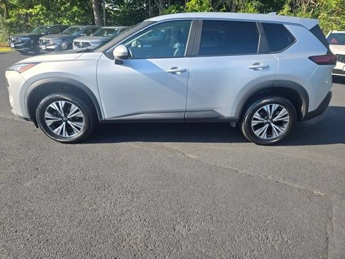 Used 2023 Nissan Rogue SV AWD/4WD image 2