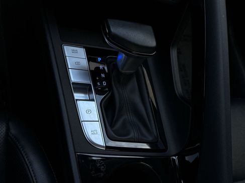 Certified 2025 Hyundai Elantra Limited FWD image 22