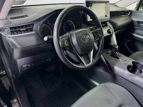 Used 2021 Toyota Venza LE image 9