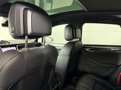 Used 2022 Porsche Macan S image 24