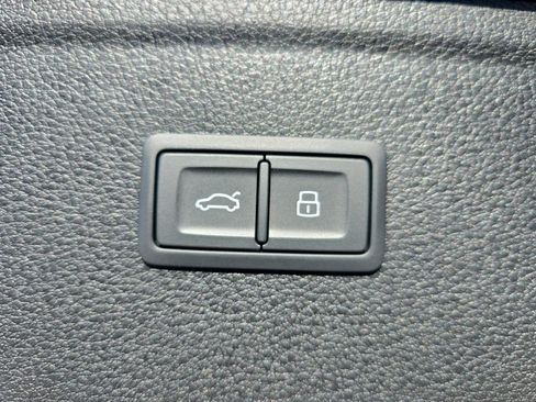 Certified 2025 Audi Q5 2.0T Premium w/ Convenience Plus Package image 13